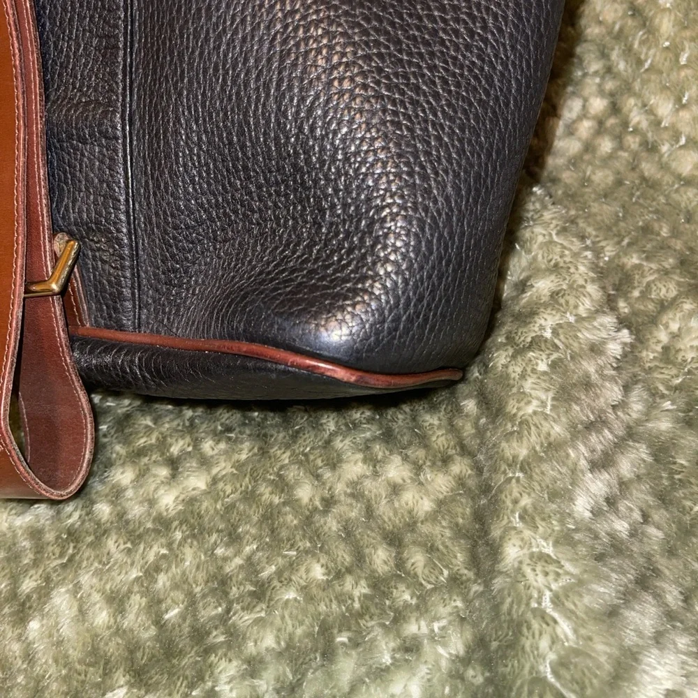 Dooney and Bourke B762 Vintage Sling